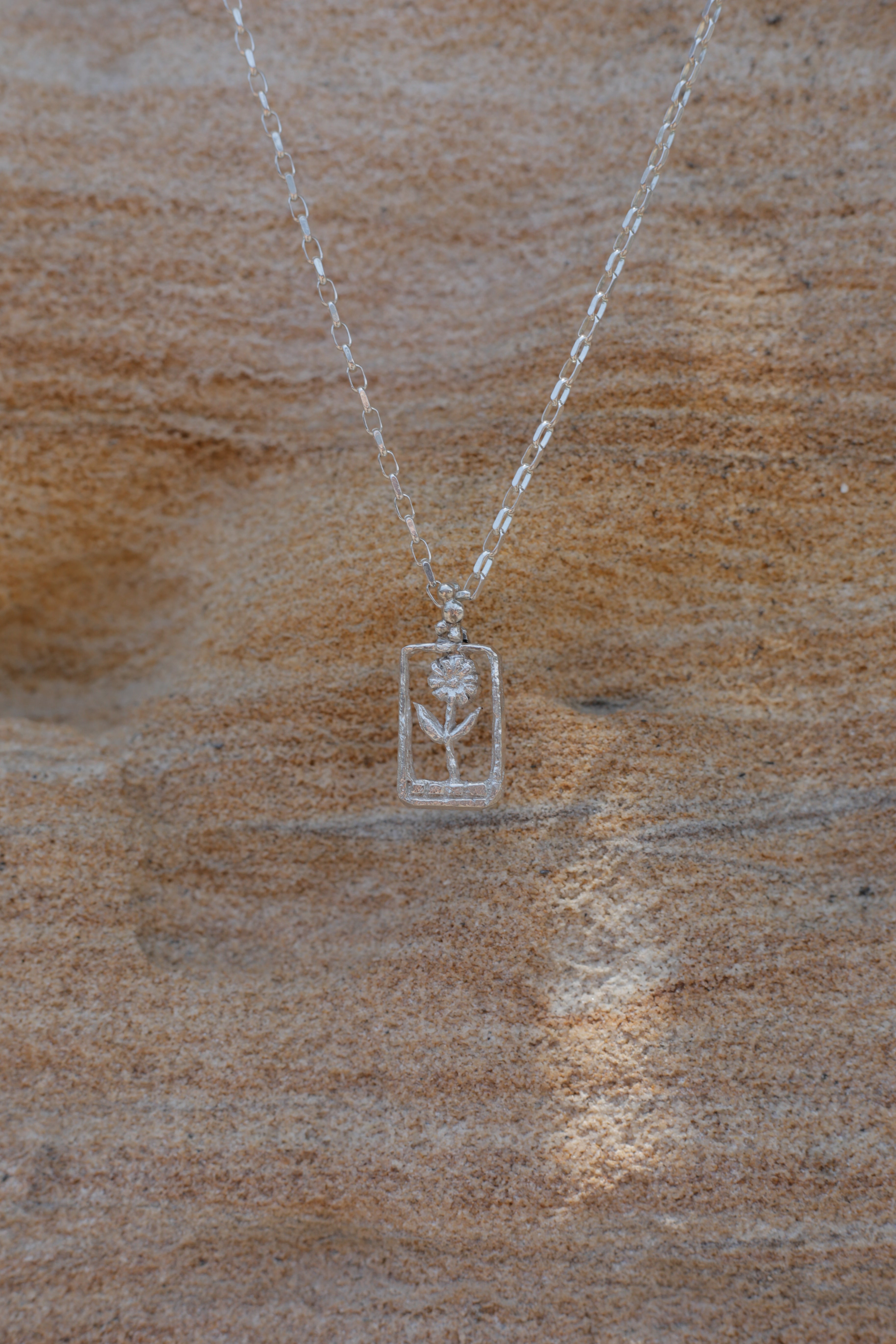 FLOWER PENDANT